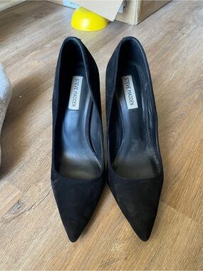 Steve Madden Black Suede Pointed Toe Pumps